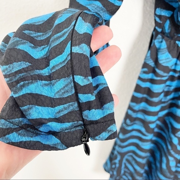 Essentiel Antwerp Wheelbarrow Tiger Print V Neck Dress Blue Mini Size 4 Casual - Picture 6 of 11